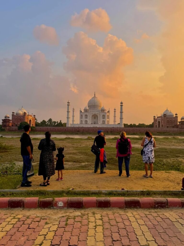 taj mahal tour guide agra